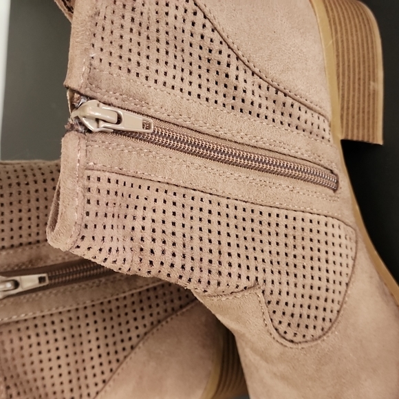 City classified tan size10 booties women's Perforated Ankle Boots suede zipper - Picture 9 of 12